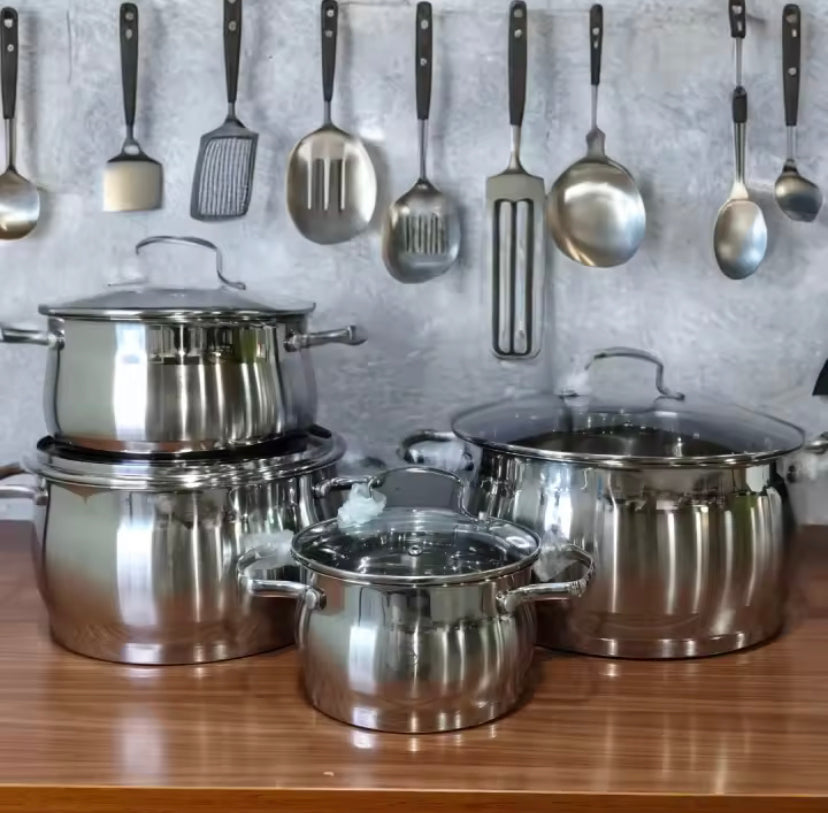 Bateria de cocina de 4 piezas con sus tapaderas en acero inoxidable apta para todo tipo de cocina