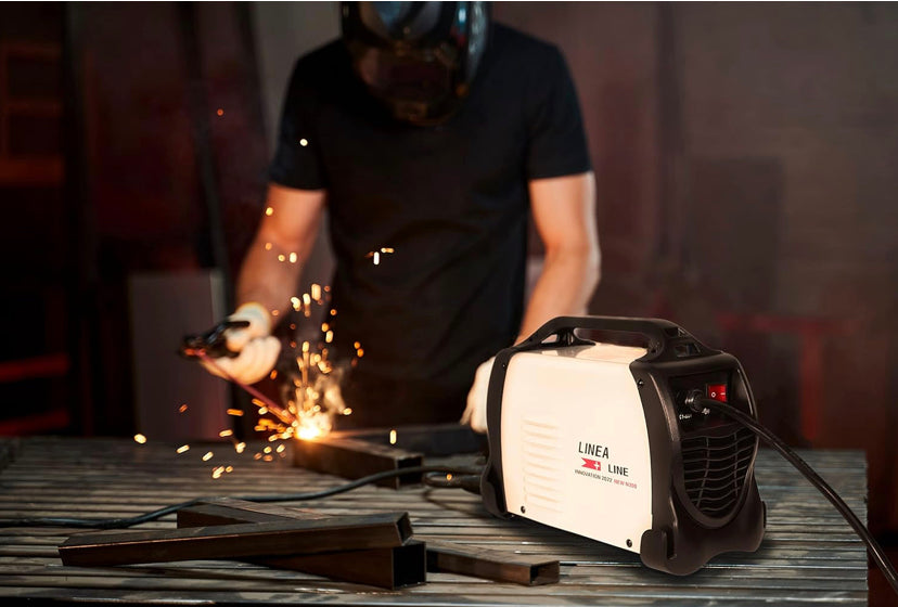 PROFESSIONAL Inverter Welder 300A - 15 KVA of Power IGBT Technology Diret Current DC MMA Display Inclui 2 Eléctrodos, Máscara, Escova - Picareta, Pinça de Suporte de Elétrodo Negativo