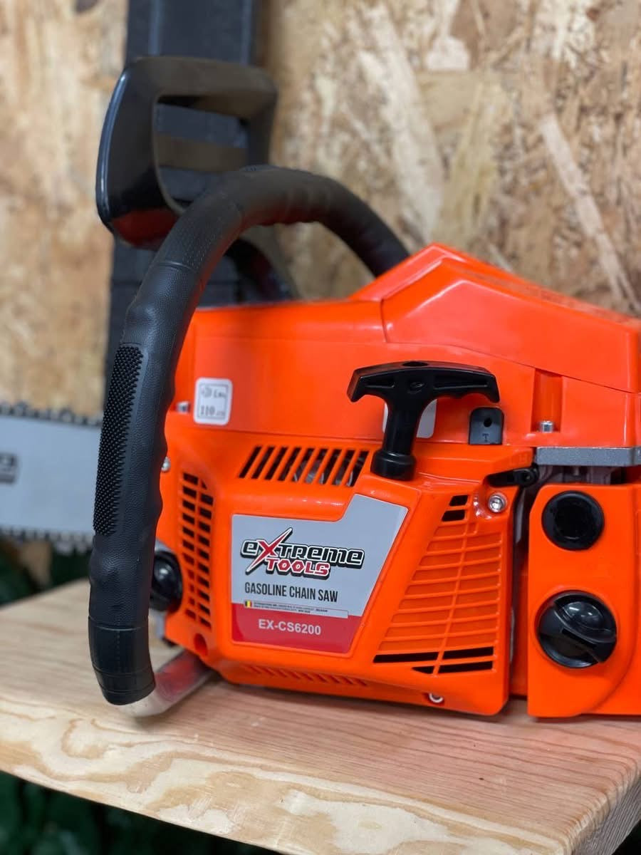 Motosserra a gasolina Extreme Tools, motor a 2 tempos 62CC, lâmina de 20", comprimento da correia 50CM com anti-vibração para poda e abate de árvores.